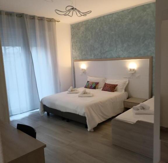 Standard Triple Room with Terrace, La Dea Rooms