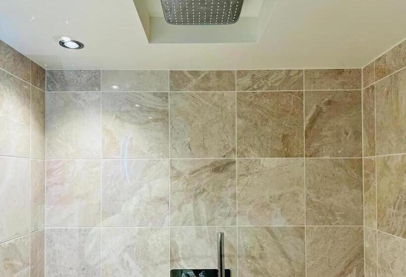 اتاق لوکس, Townhouse  T Raap