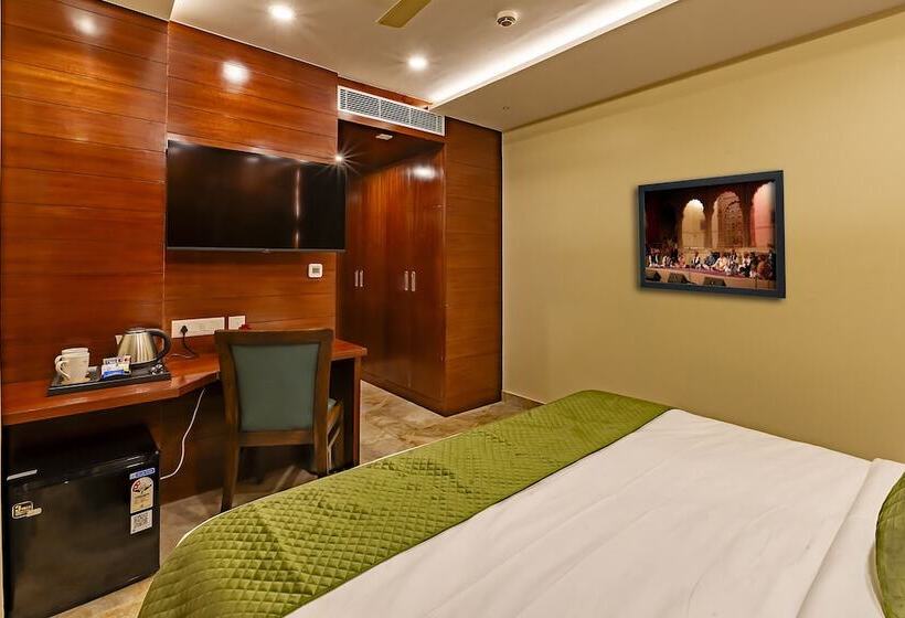 Номер Deluxe, Five Elements Hotels Mertiya Residency