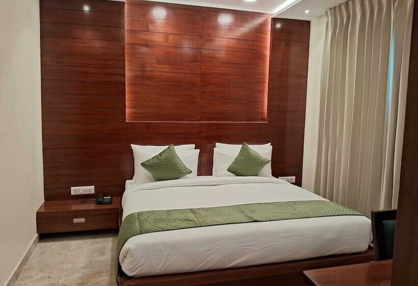 Номер Deluxe, Five Elements Hotels Mertiya Residency