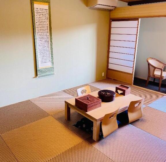 Standard Neljän Hengen Huone, 白浜・温泉リゾート海岳