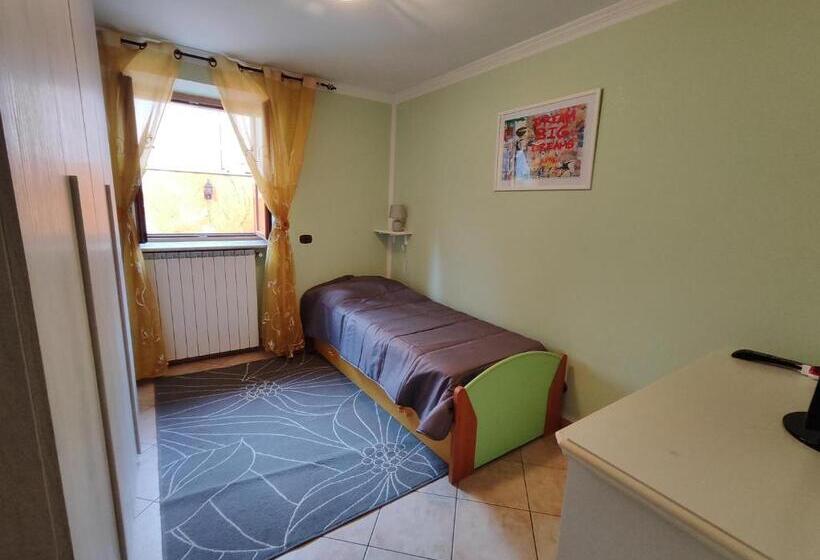 غرفة قياسية فردية, Domus Laurenza