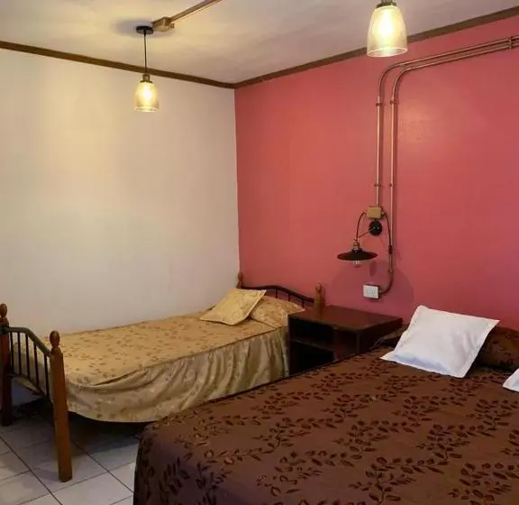 اتاق خانوادگی, Residencial La Piramide