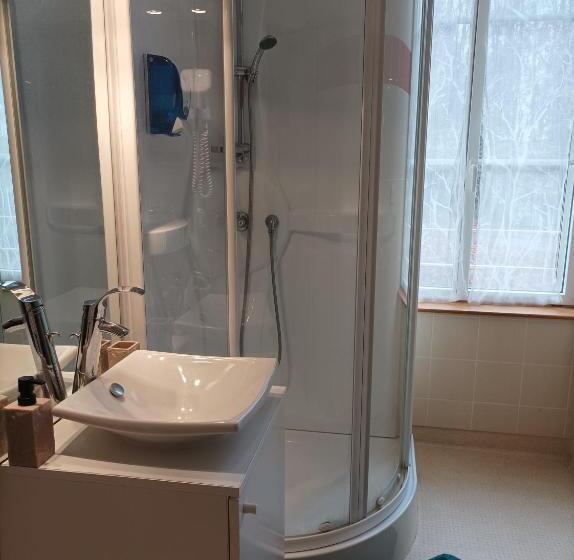 חדר משפחתי נוף להרים, Auberge De Mourjou