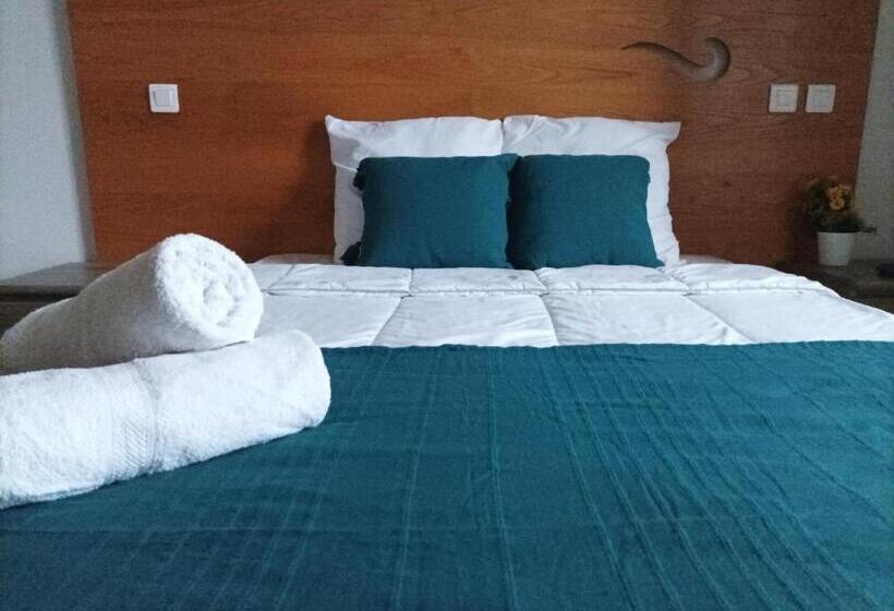 חדר משפחתי נוף להרים, Auberge De Mourjou