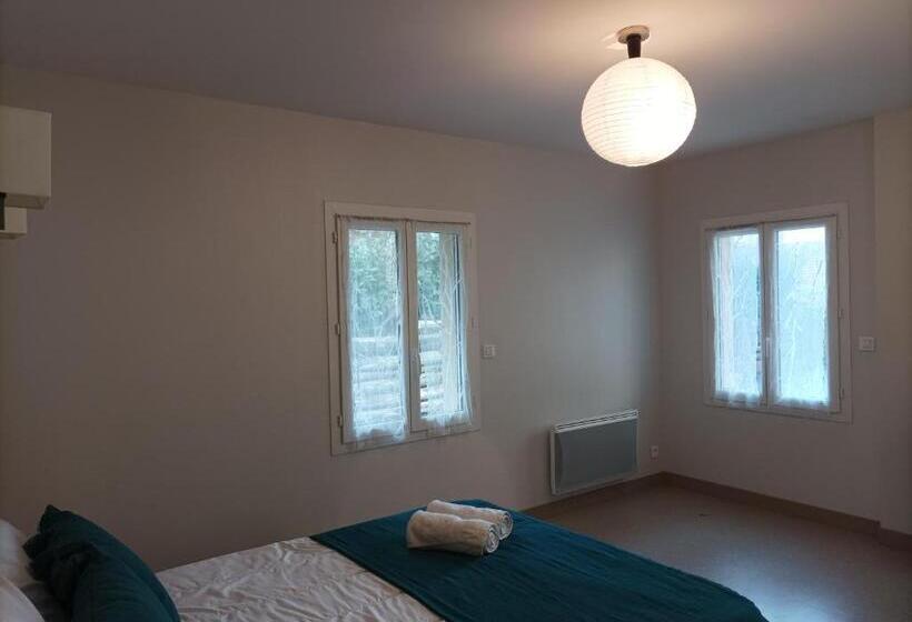 חדר סטנדרט מותאם לאדם עם מוגבלויות, Auberge De Mourjou