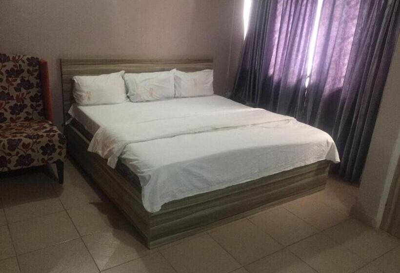 سوییت لوکس, Clinclia Hotel2