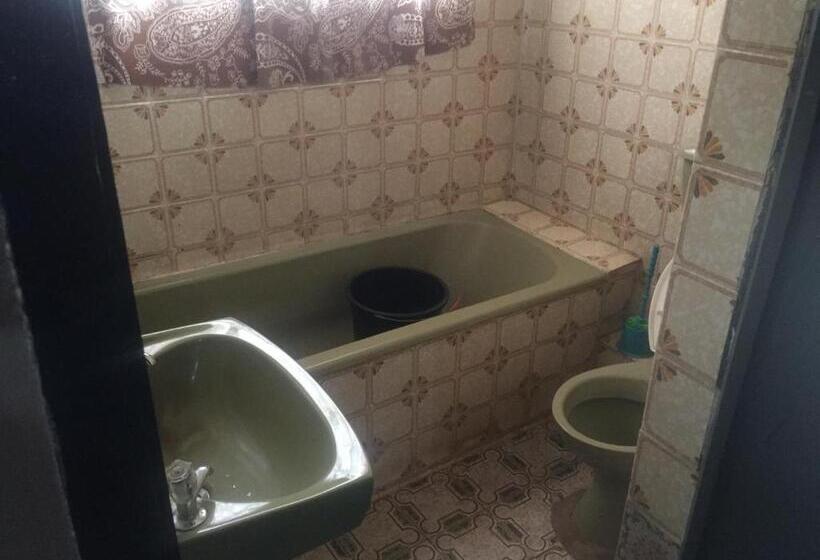 سوییت لوکس, Clinclia Hotel2