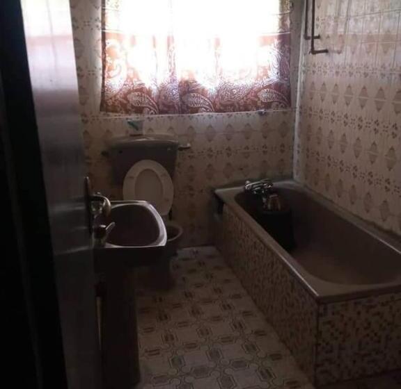 سوییت لوکس, Clinclia Hotel2