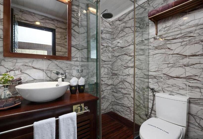 اتاق لوکس با چشمانداز دریا, Mila Cruises