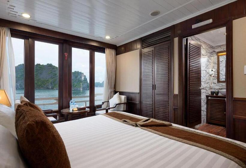 اتاق استاندارد چهار تخته با چشمانداز دریا, Mila Cruises