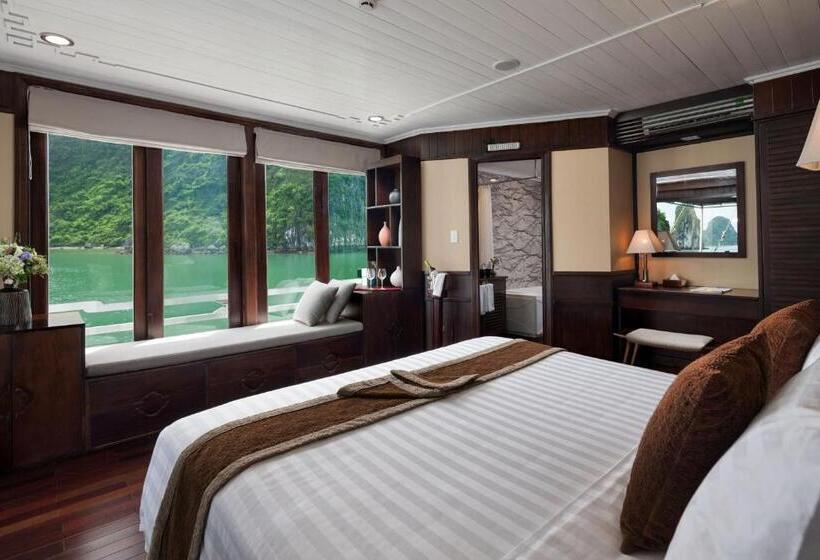 اتاق استاندارد با بالکن و چشمانداز دریا, Mila Cruises