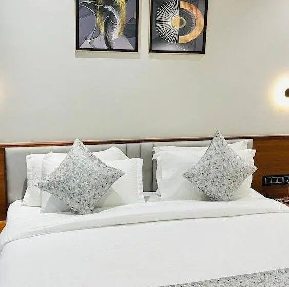 デラックスルーム, Regenta Inn Motikhavdi Jamnagar