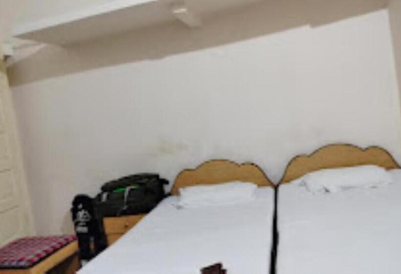 Номер Стандарт, Rohilla S Tourist Guest House,bhubaneswar