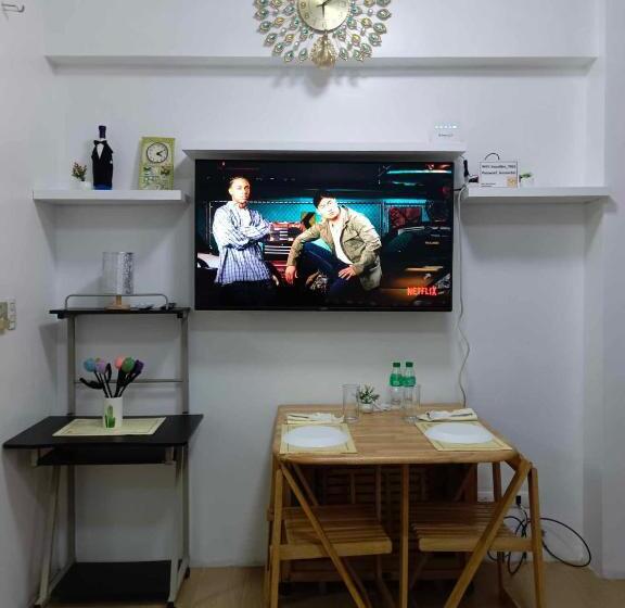 Standard Studio, Rosecondotel