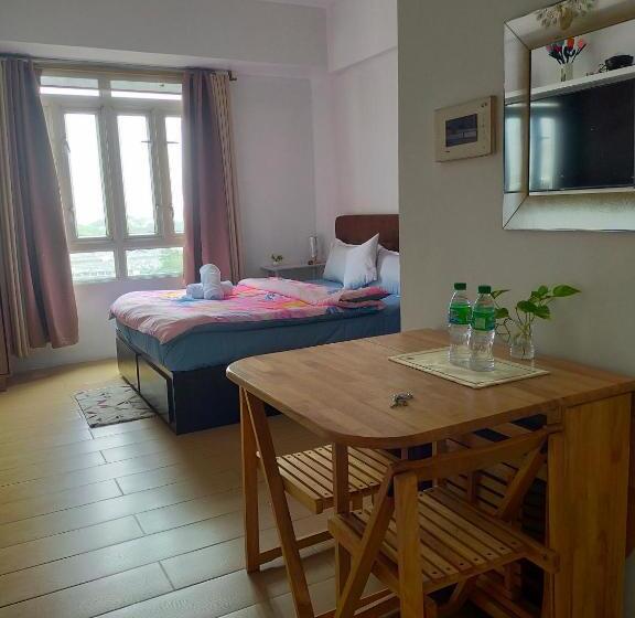 스탠다드 스튜디오, Rosecondotel