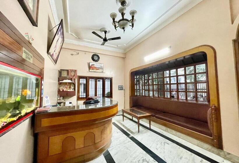 Номер Deluxe, Shivam ! Varanasi होटल शिवम హోటల్ శివం ஹோட்டல் சிவம் Forɘigner S Choice ! Fully Air Conditioned Hote