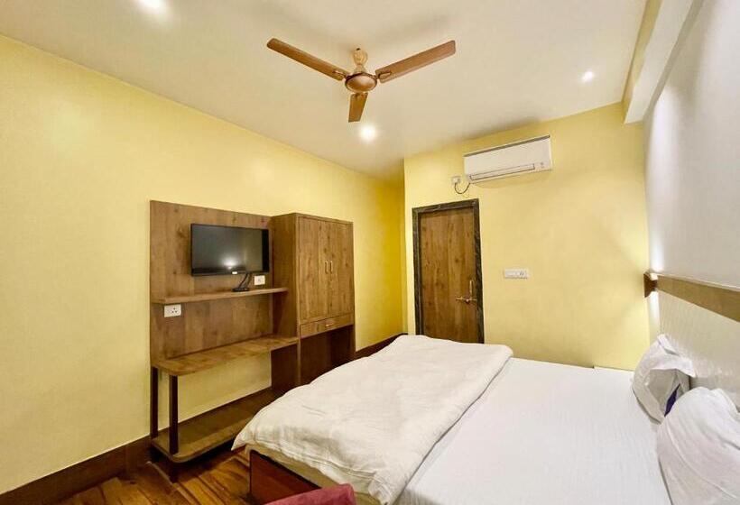 Номер Deluxe, Shivam ! Varanasi होटल शिवम హోటల్ శివం ஹோட்டல் சிவம் Forɘigner S Choice ! Fully Air Conditioned Hote