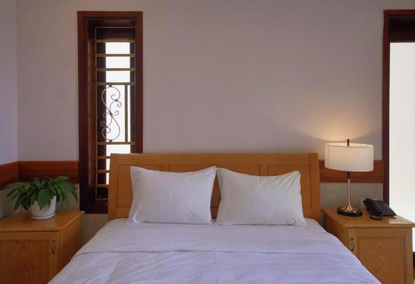 اتاق لوکس با بالکن, Ong Tam Tra Que Villa