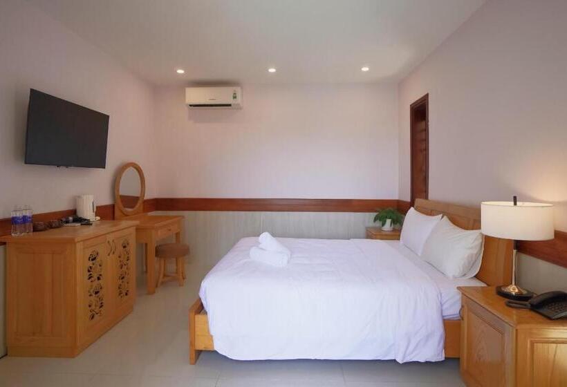 اتاق لوکس با بالکن, Ong Tam Tra Que Villa