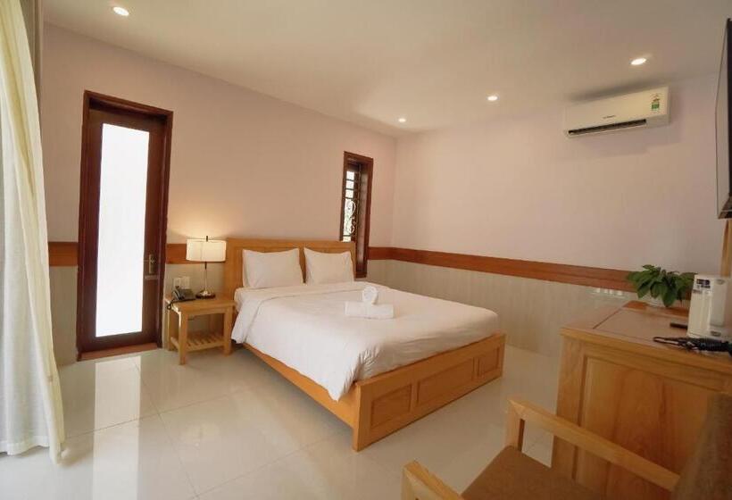 اتاق لوکس با بالکن, Ong Tam Tra Que Villa