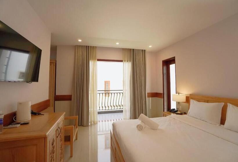 اتاق لوکس با بالکن, Ong Tam Tra Que Villa