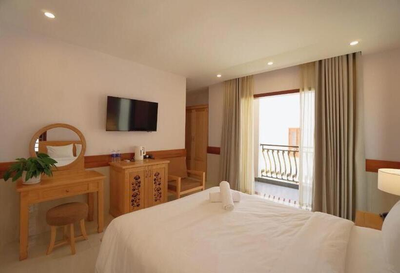 اتاق لوکس با بالکن, Ong Tam Tra Que Villa