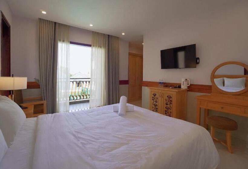 سوئیت با بالکن, Ong Tam Tra Que Villa