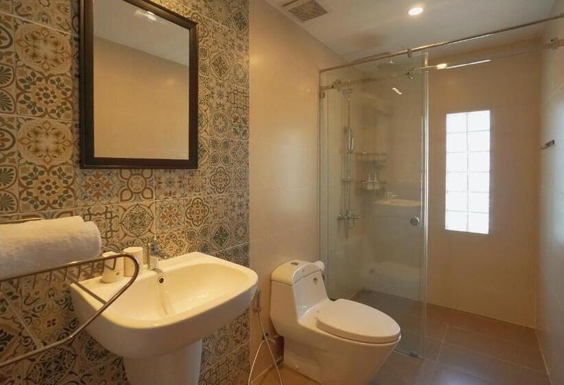 سوئیت با بالکن, Ong Tam Tra Que Villa