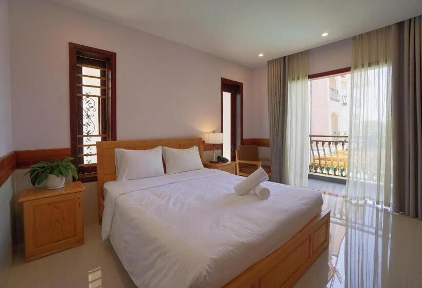 اتاق لوکس با بالکن, Ong Tam Tra Que Villa