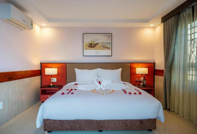 اتاق لوکس با بالکن, Ong Tam Tra Que Villa