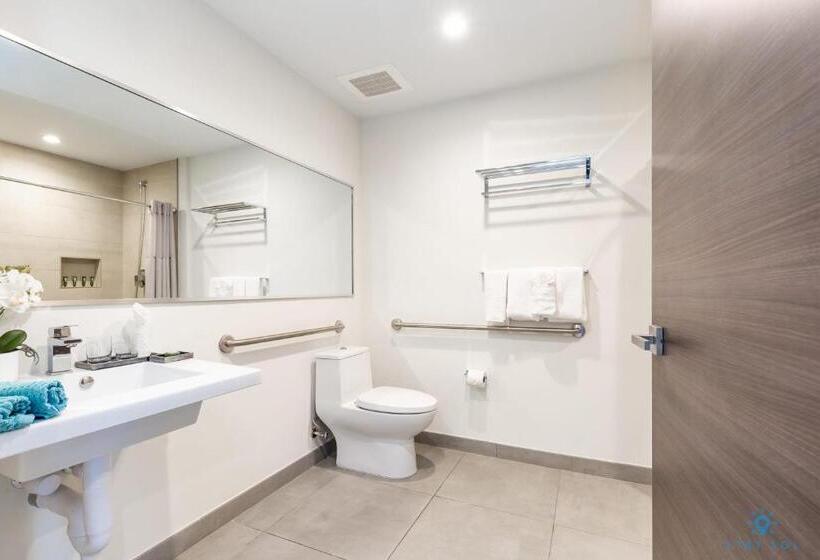 Standard studio with lake view, Costa Hollywood Design