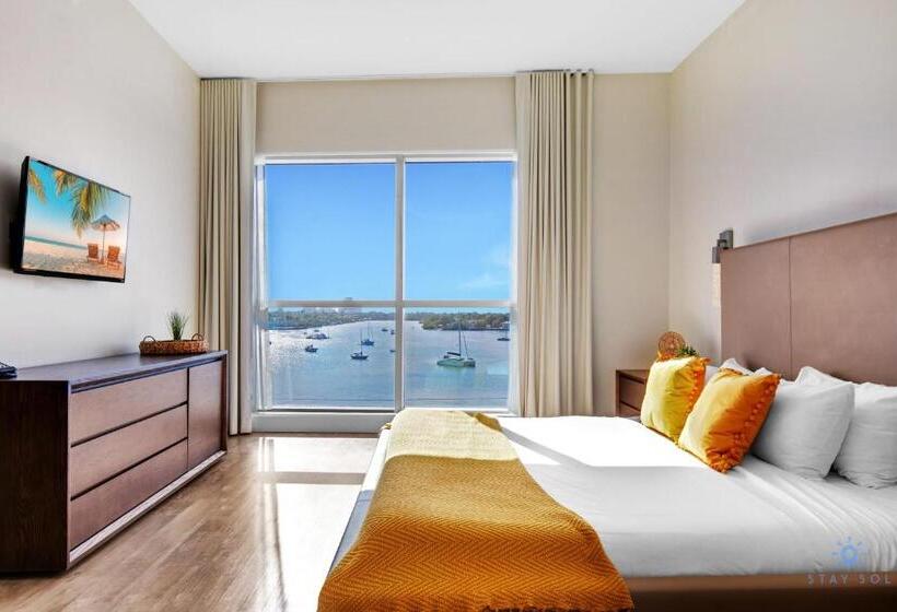 1 Bedroom Apartment Lake View, Costa Hollywood Design
