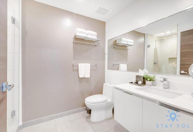 침실 2개 아파트, Costa Hollywood Design