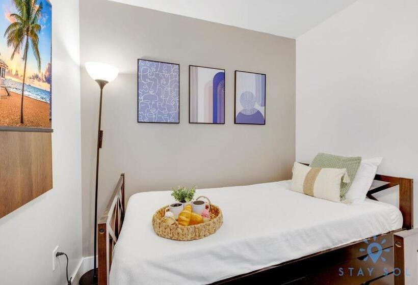 דירת שני חדרים, Costa Hollywood Design