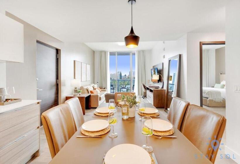 침실 2개 아파트, Costa Hollywood Design