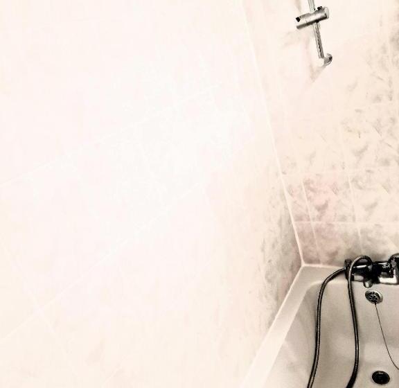 이코노미 룸, Flat 16 Homedale House