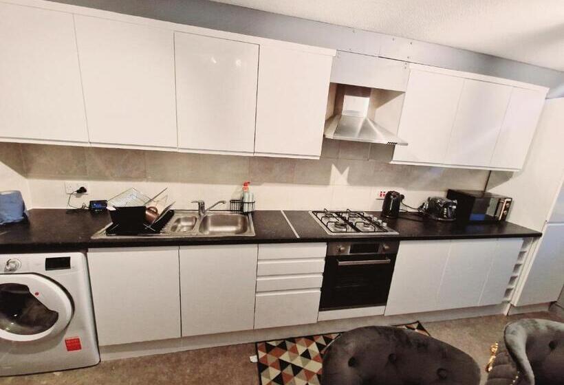 이코노미 룸, Flat 16 Homedale House