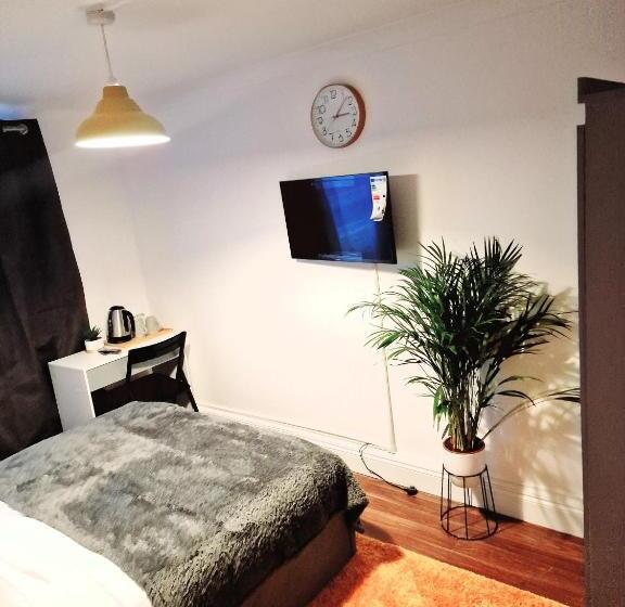 이코노미 룸, Flat 16 Homedale House