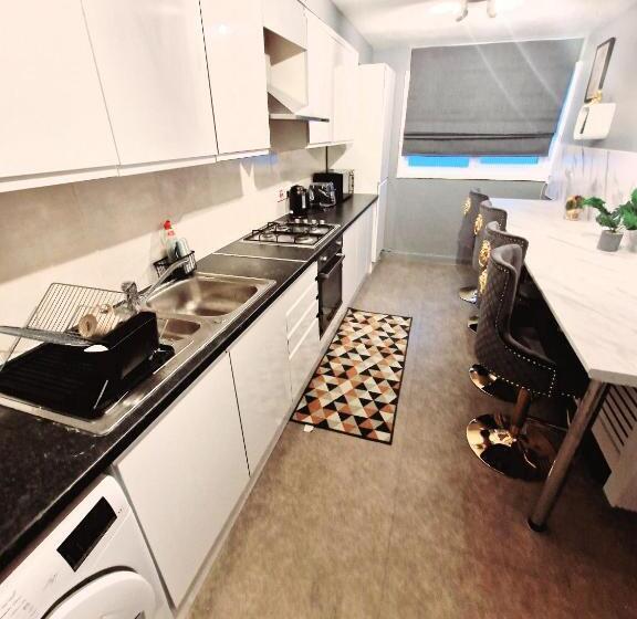 Номер Стандарт, Flat 16 Homedale House