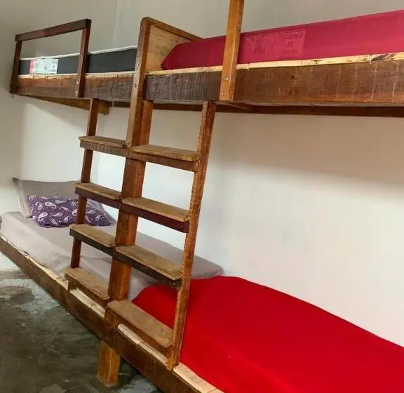 Standard Neljän Hengen Huone Jaettu Kylpyhuone, Hostel Solar