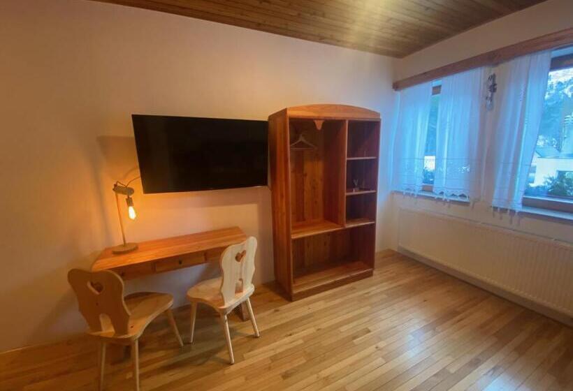 اتاق استاندارد سه نفره, Rooms Kočna
