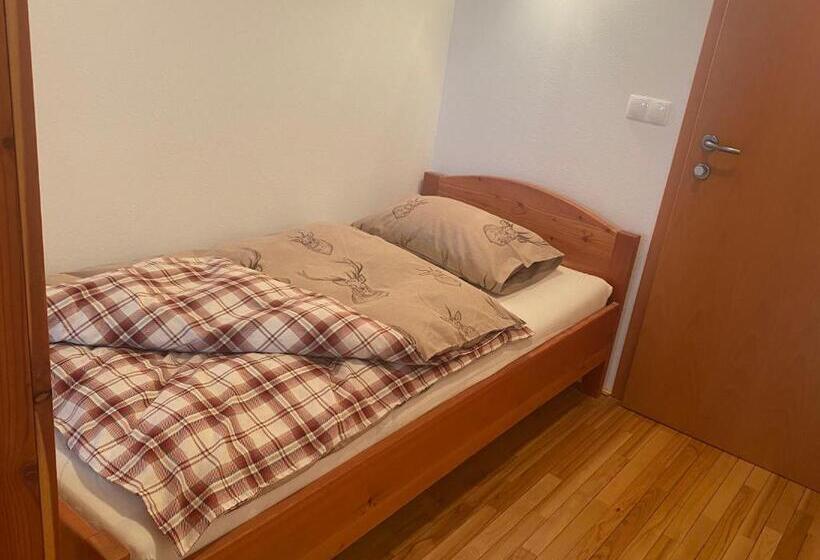 اتاق استاندارد سه نفره, Rooms Kočna