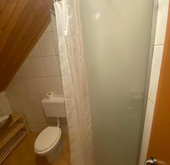 اتاق استاندارد سه نفره, Rooms Kočna
