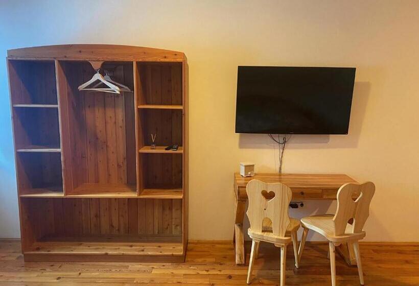 اتاق خانوادگی, Rooms Kočna