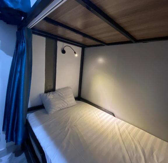 تختخواب در اتاق مشترک, Strawberry House , Tour & Motorbikes Rentel