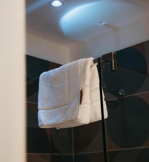 スタンダードルーム, Winning Apartments