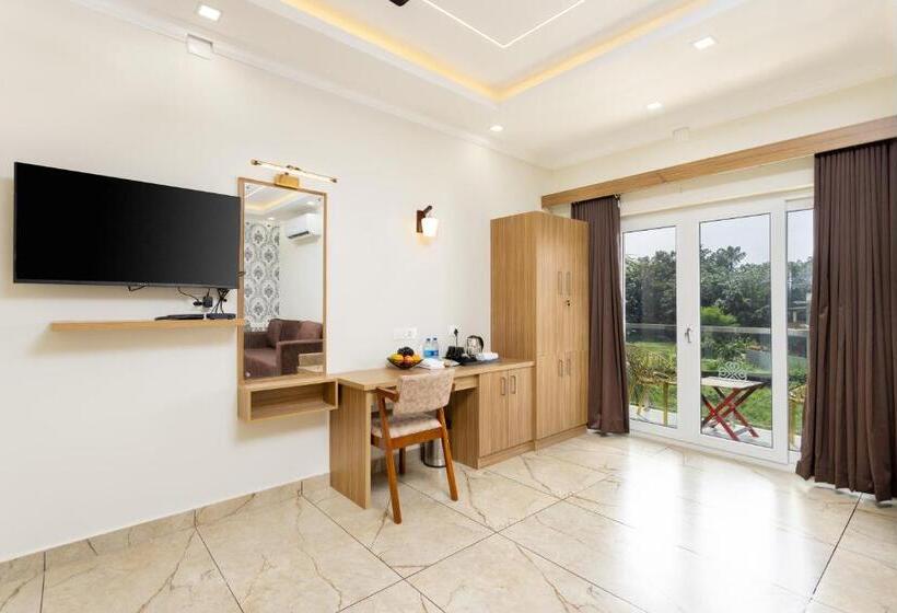 带大床的复式套间, Esaa Airport