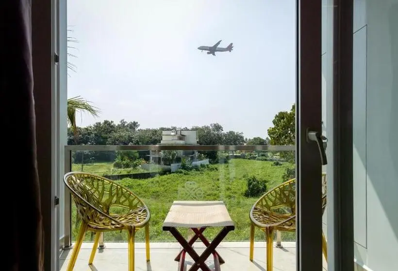 Deluxe Suite King Bed, Esaa Airport