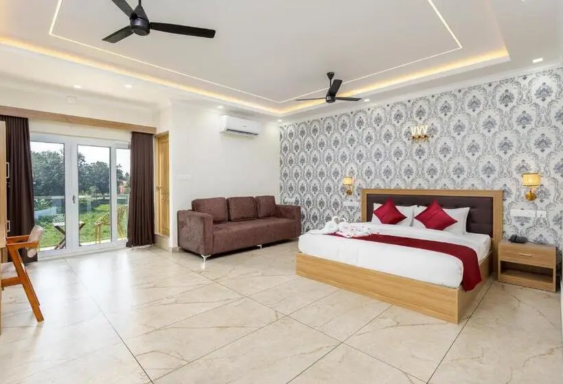 Deluxe Suite King Bed, Esaa Airport